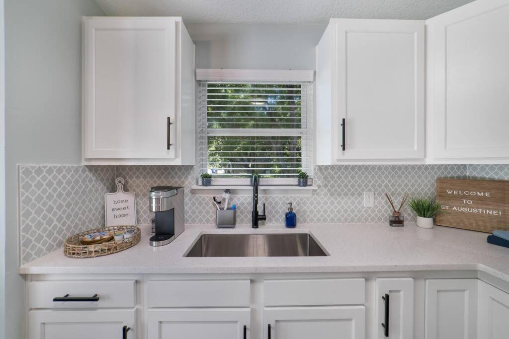 New Modern Bungalow Close To Downtown! Fully Fenced Yard St. Augustine Esterno foto